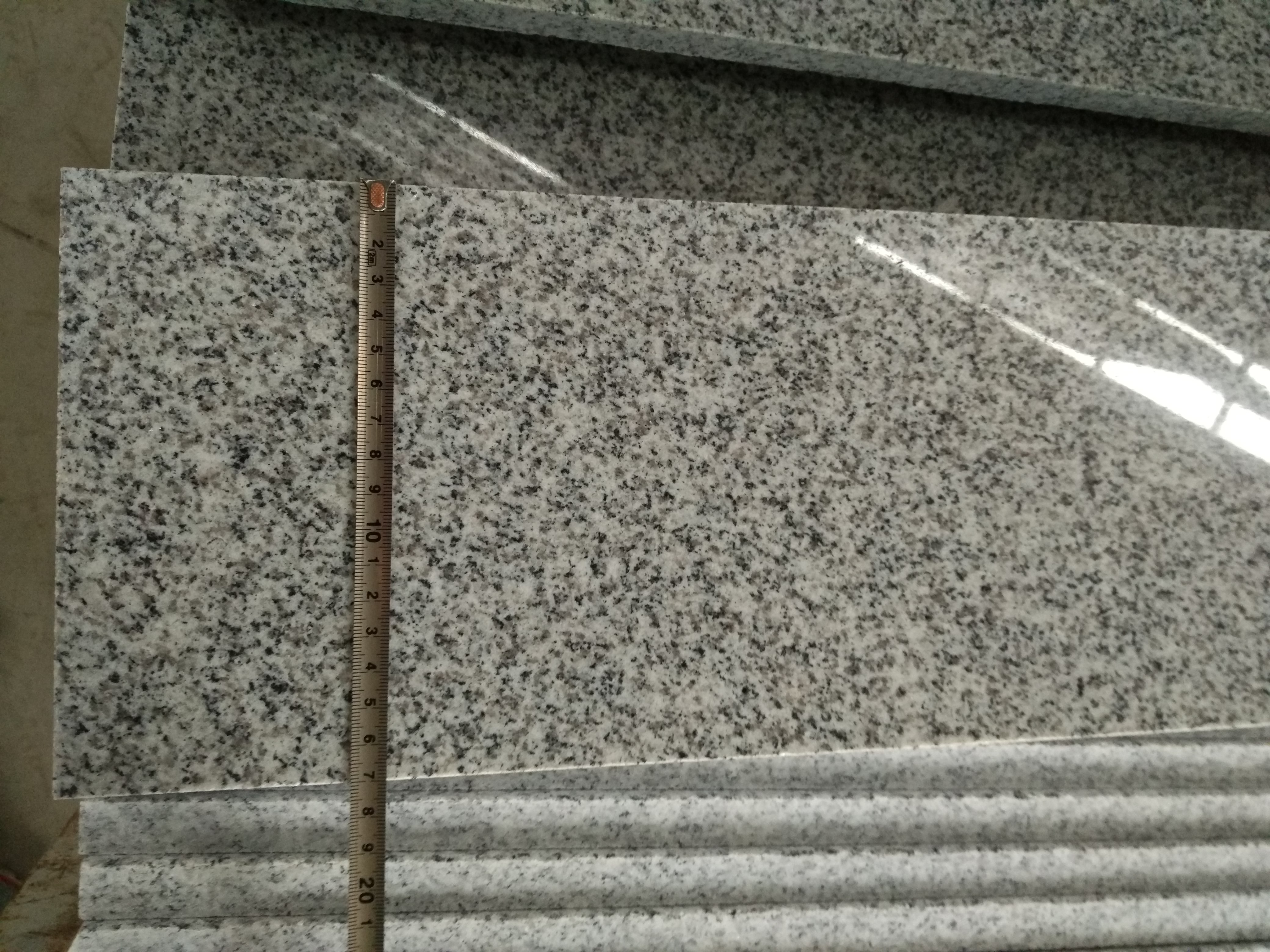 Cầu thang và bậc thang bằng đá granit G603 được đánh bóng
