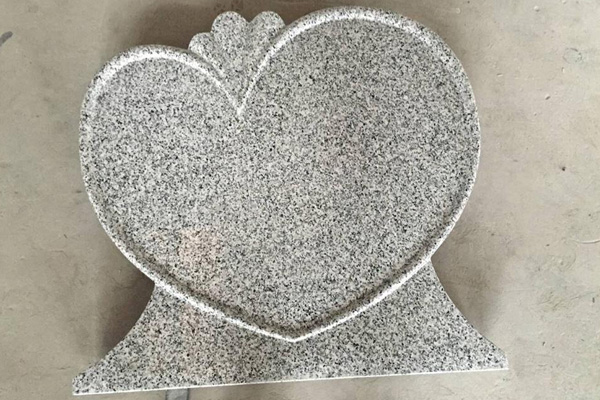 đá granit trắng loại trái tim