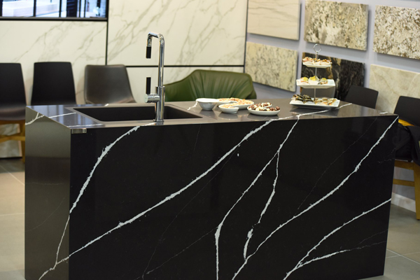 đá thạch anh đen nero marquina