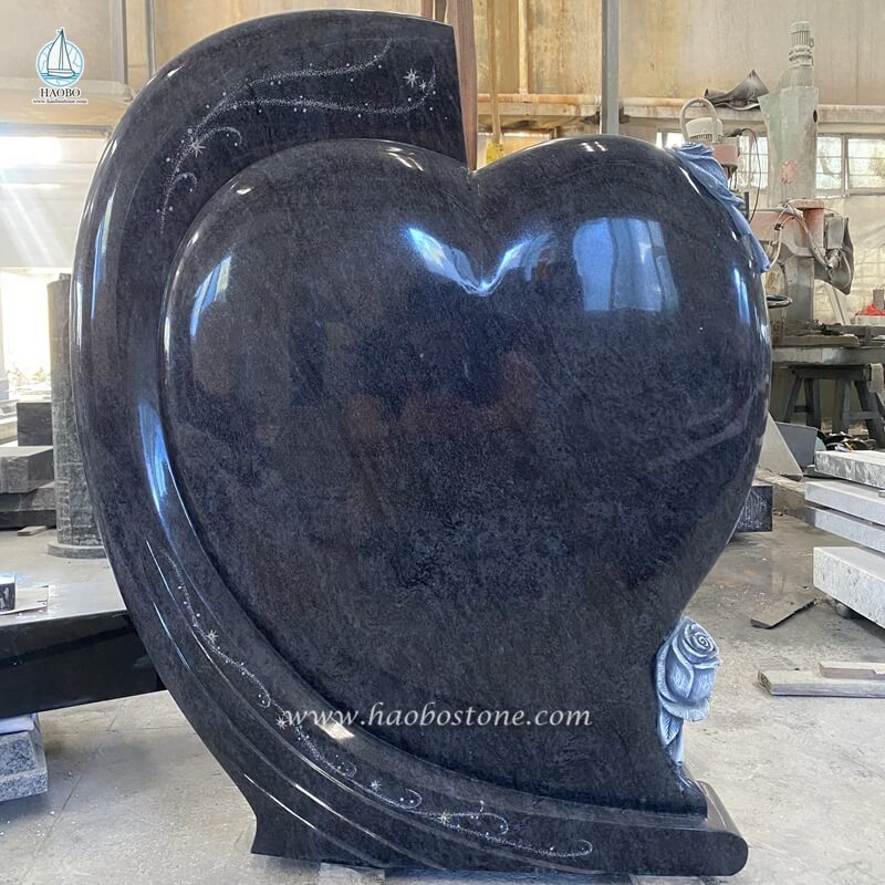 Trái tim bằng đá Granite xanh Bahama được tạo hình với bia tưởng niệm chạm khắc hoa
