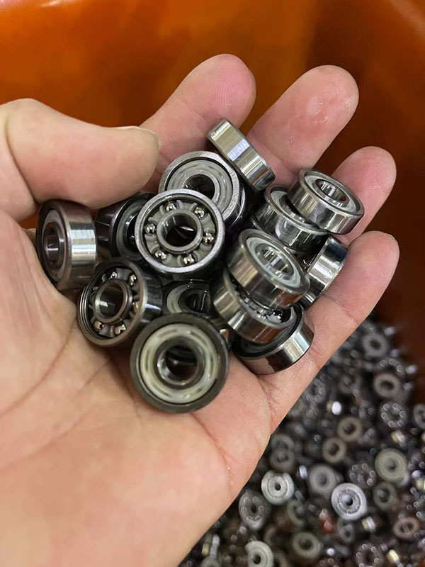 6 Ball Bearings 